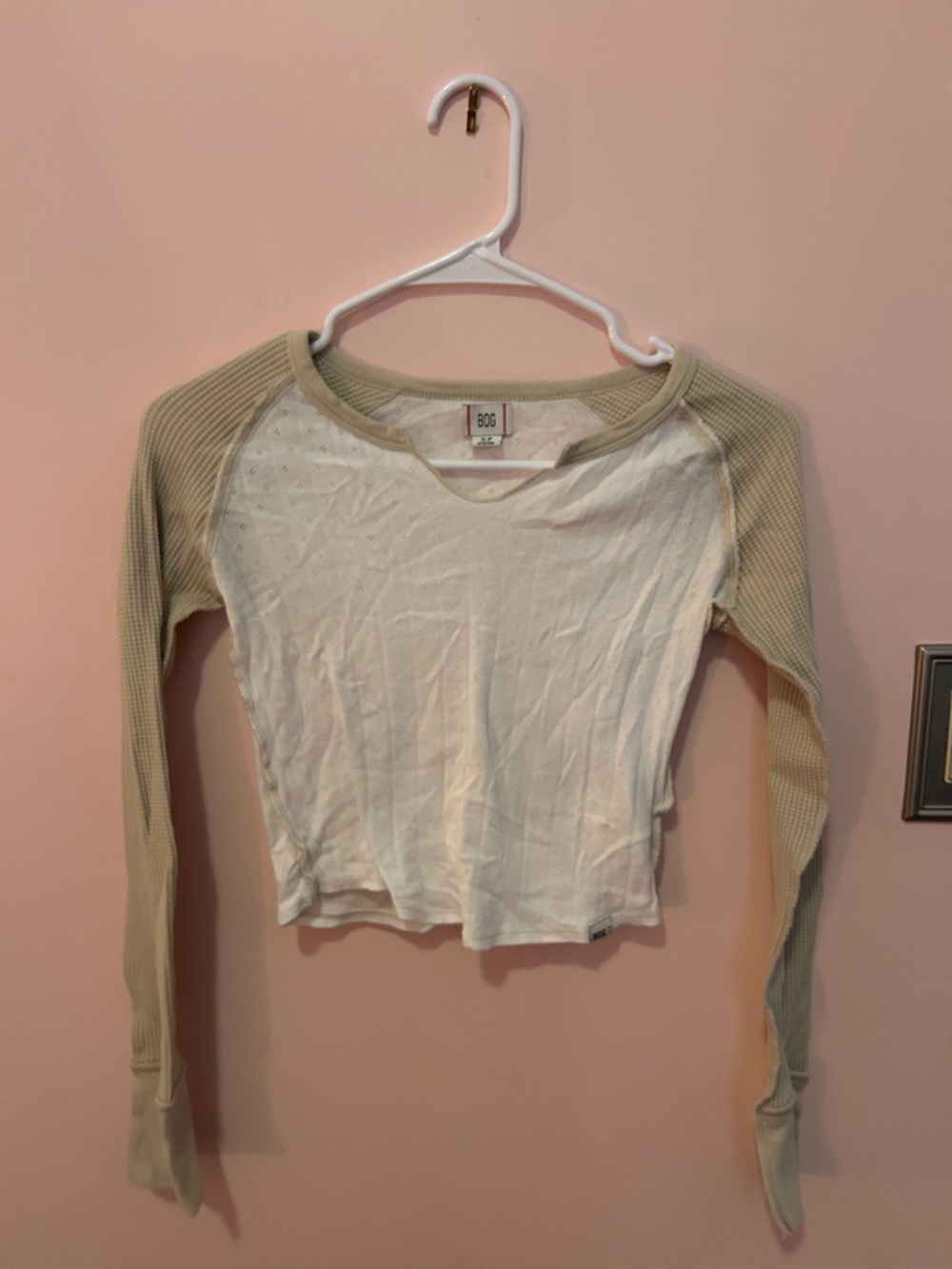 BDG Two-Tone White and Beige Long-Sleeve Raglan Thermal Top